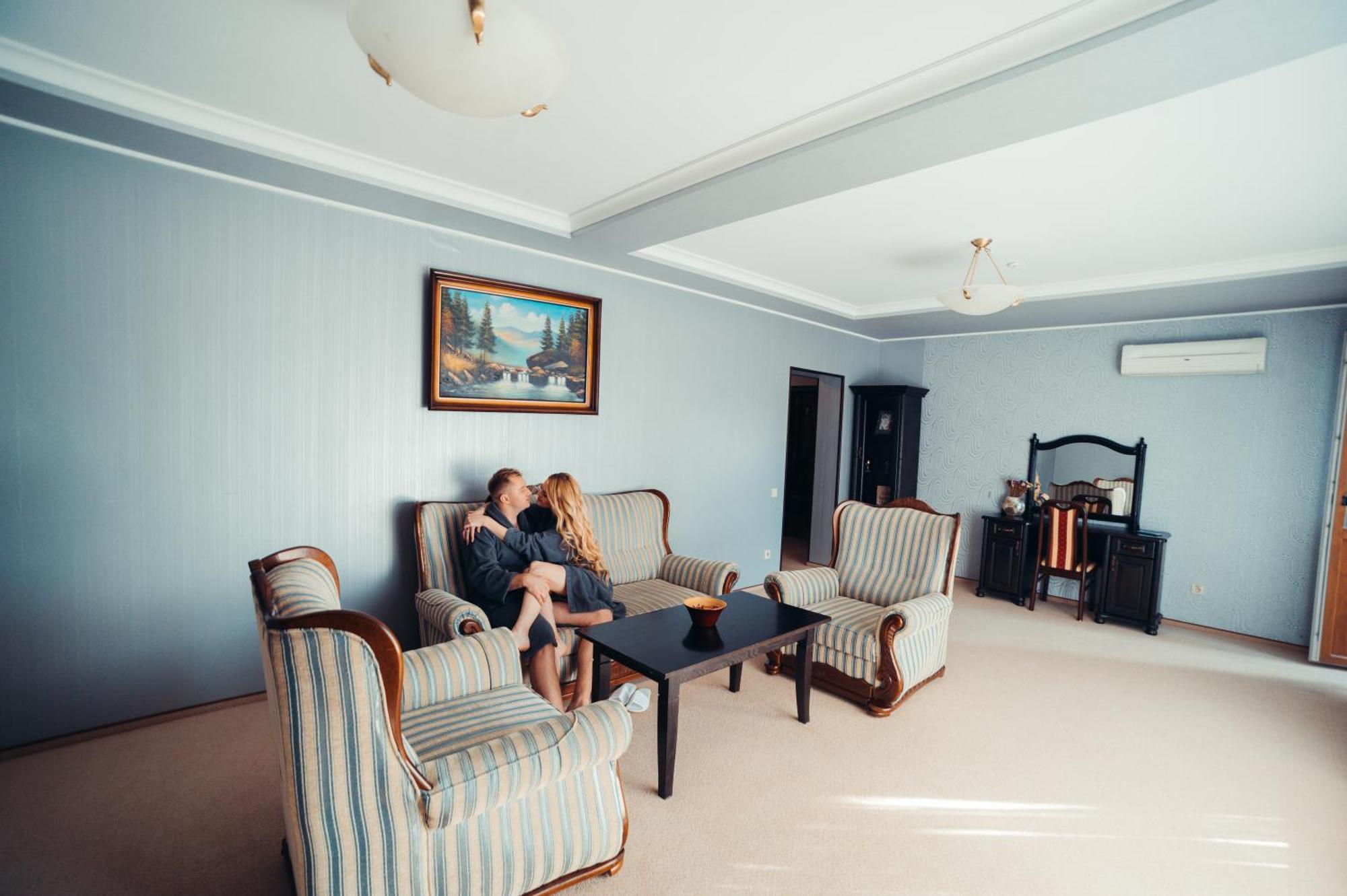 Sherwood Hotel Dolgomostiska ภายนอก รูปภาพ