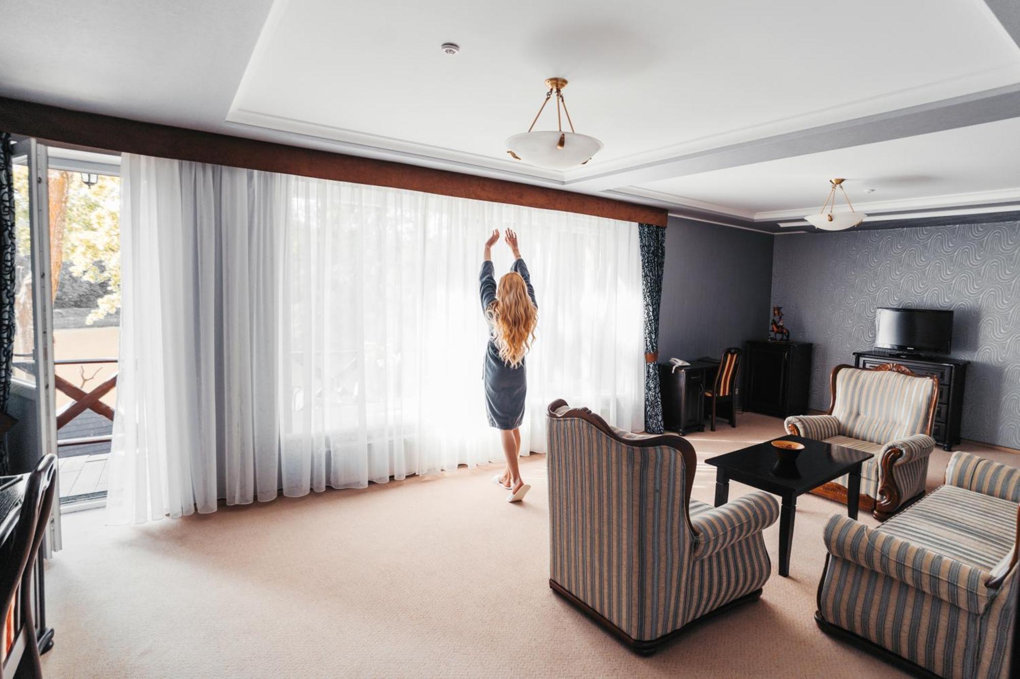 Sherwood Hotel Dolgomostiska ภายนอก รูปภาพ