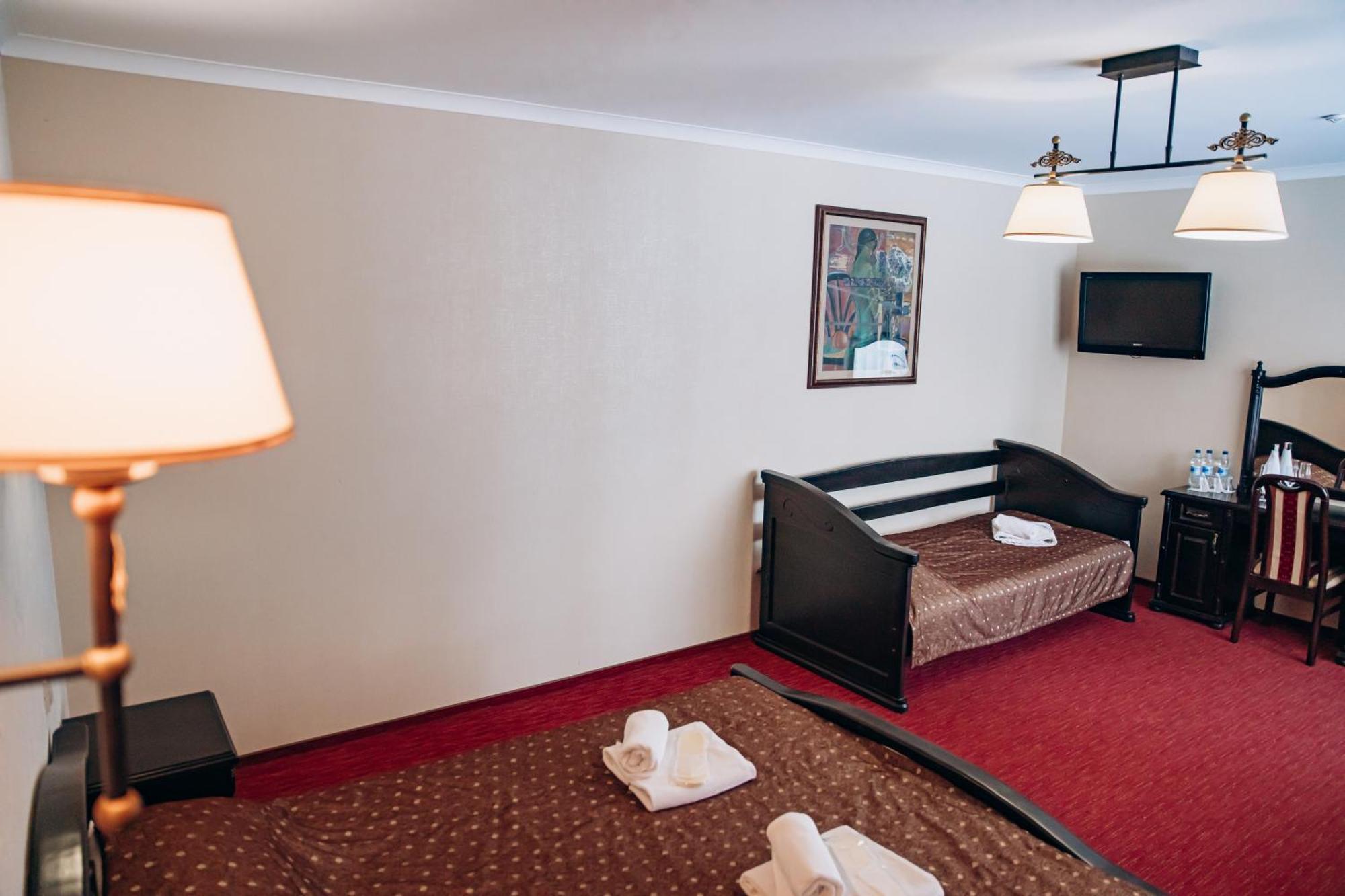 Sherwood Hotel Dolgomostiska ภายนอก รูปภาพ